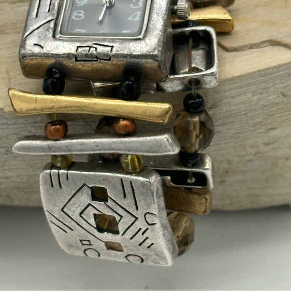 Fashion watches 4pcs, Chicos, Trendz, Geneva, and Armitron.Need batteries.(210) - Picture 15 of 16